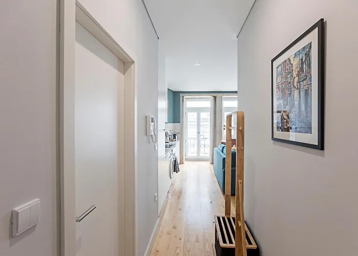 Turquoise Central Flat W Ac & Balcony By Lovelystay
