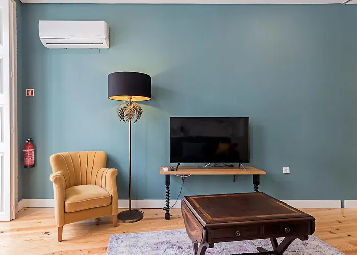 Turquoise Central Flat W Ac & Balcony By Lovelystay