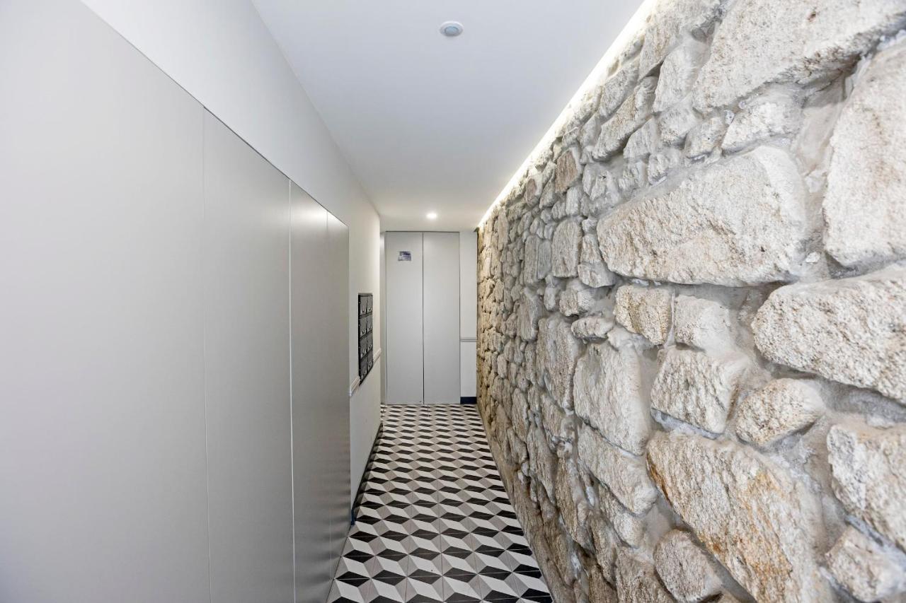 Turquoise Flat W Ac & Balcony By Lovelystay Apartment