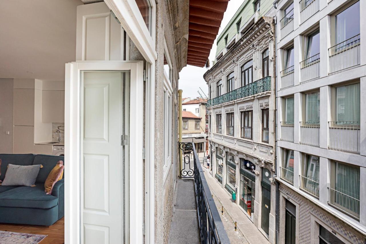 Turquoise Flat W Ac & Balcony By Lovelystay Apartment